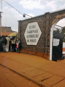 Article : Police : le concours fait courir des dizaines de milliers de jeunes Camerounais